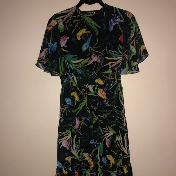 Dresses & Skirts - Tropical crewneck midi dress